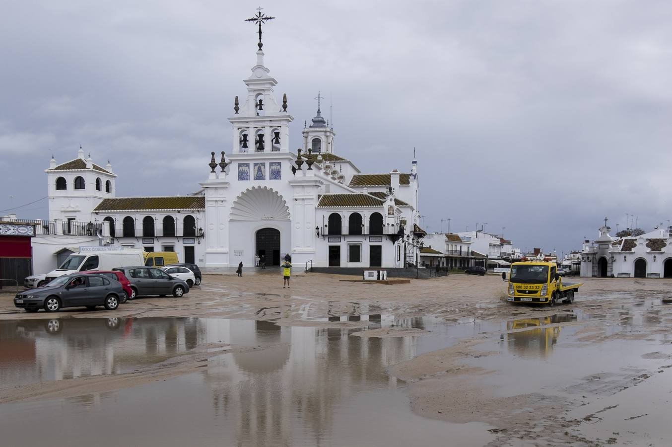 La lluvia desluce el Rocío
