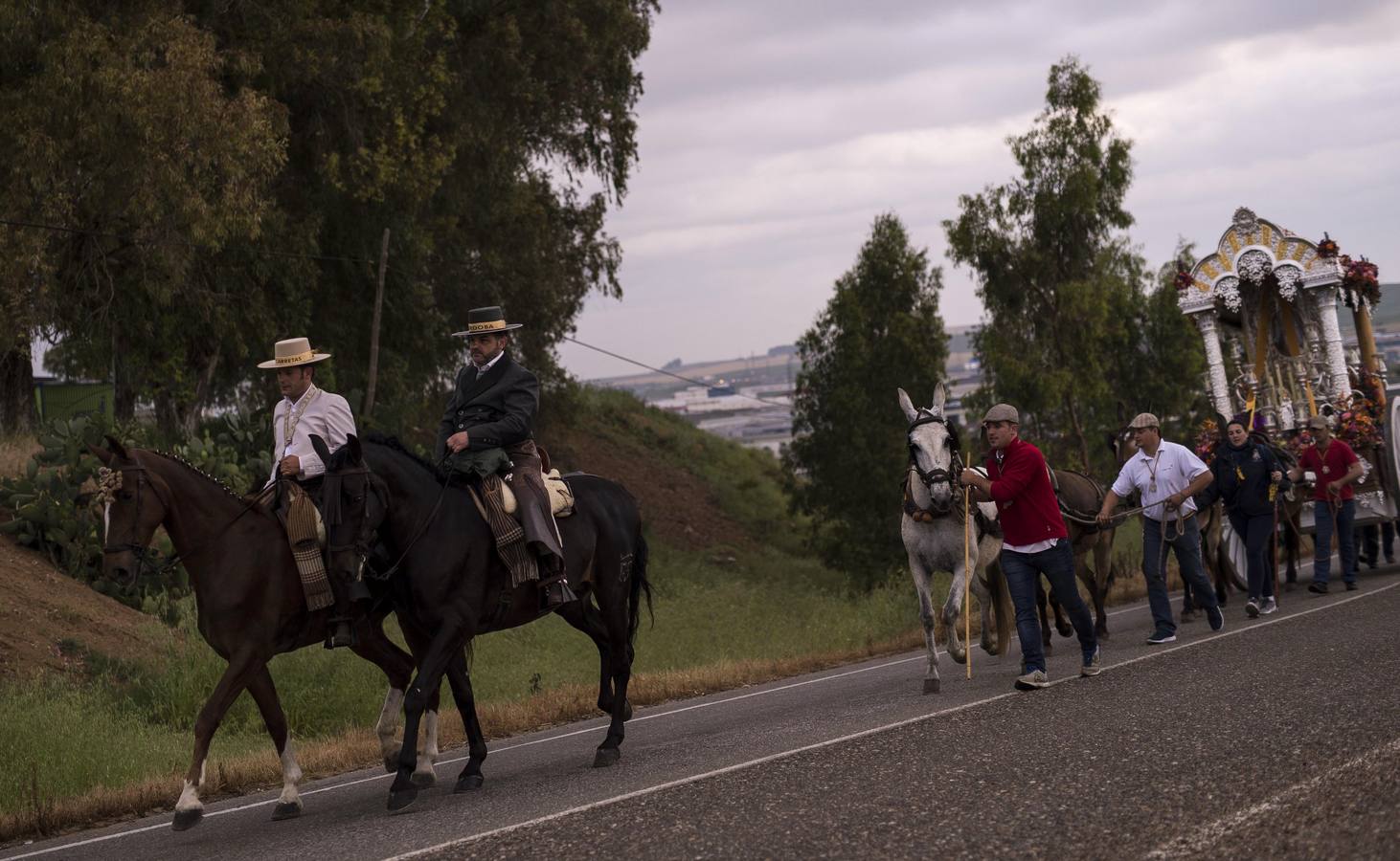 La lluvia desluce el Rocío