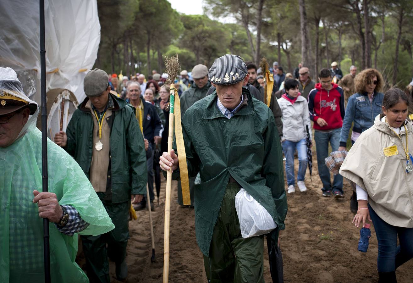 La lluvia desluce el Rocío
