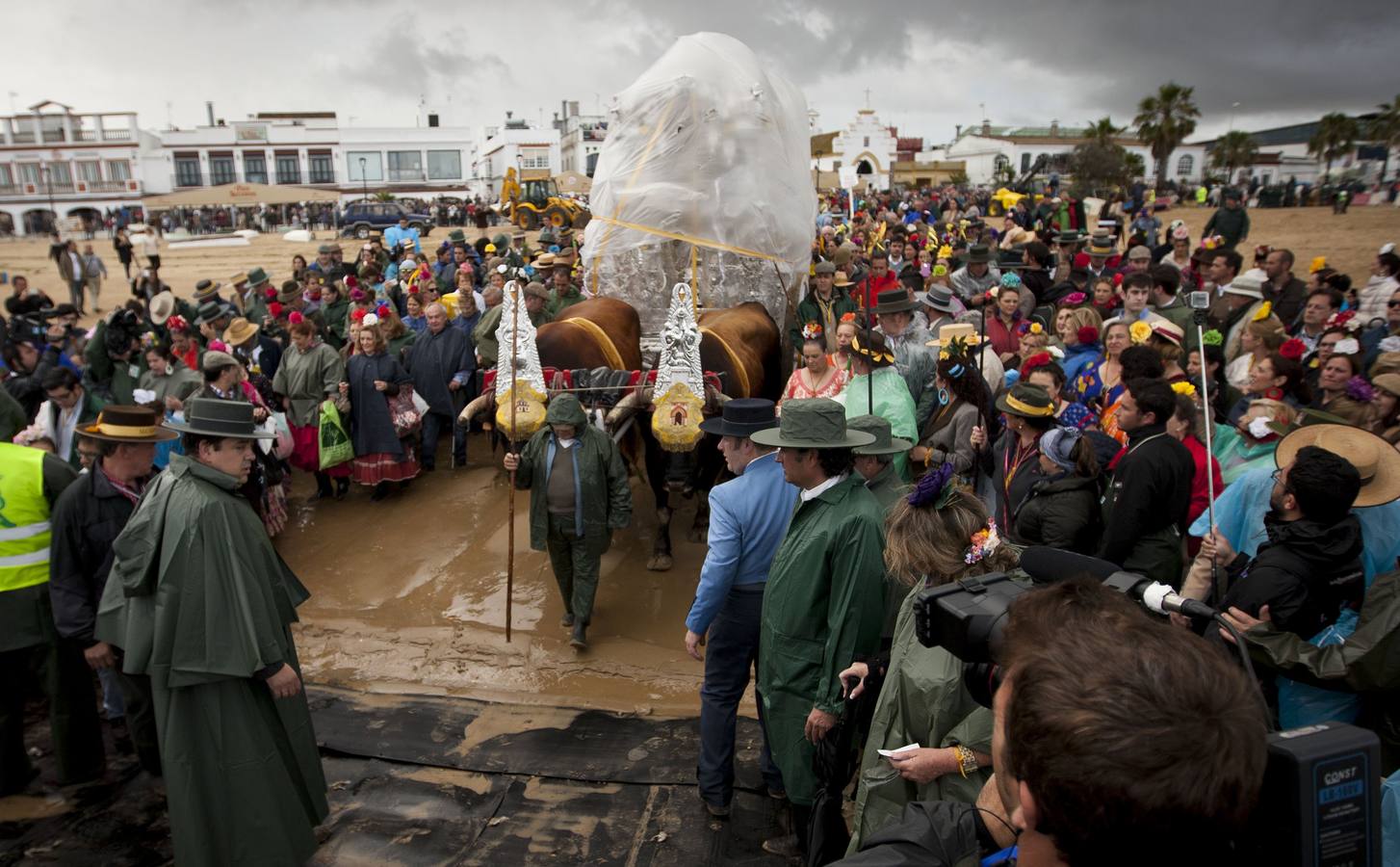 La lluvia desluce el Rocío