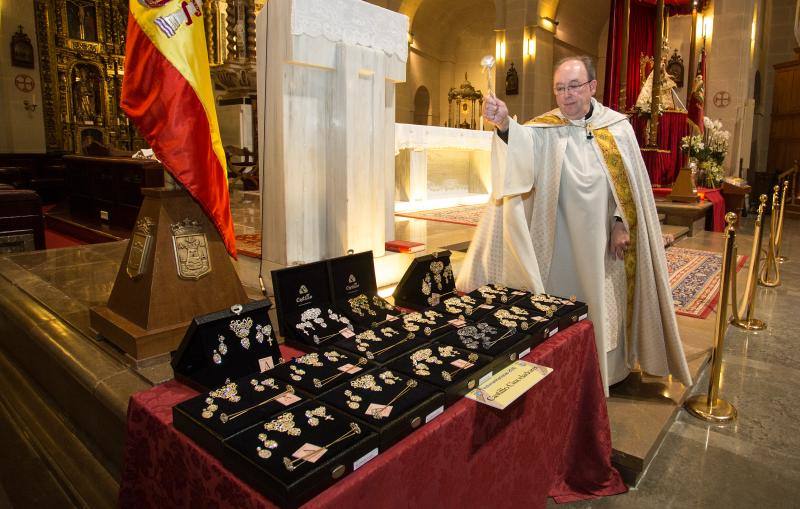 Presentación de la indumentaria oficial de las Belleas y Damas del Foc de Hogueras