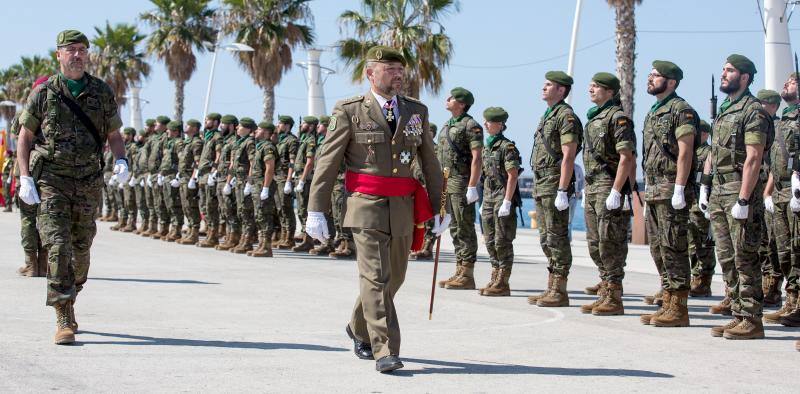 Casi medio millar de personas jura bandera en Alicante
