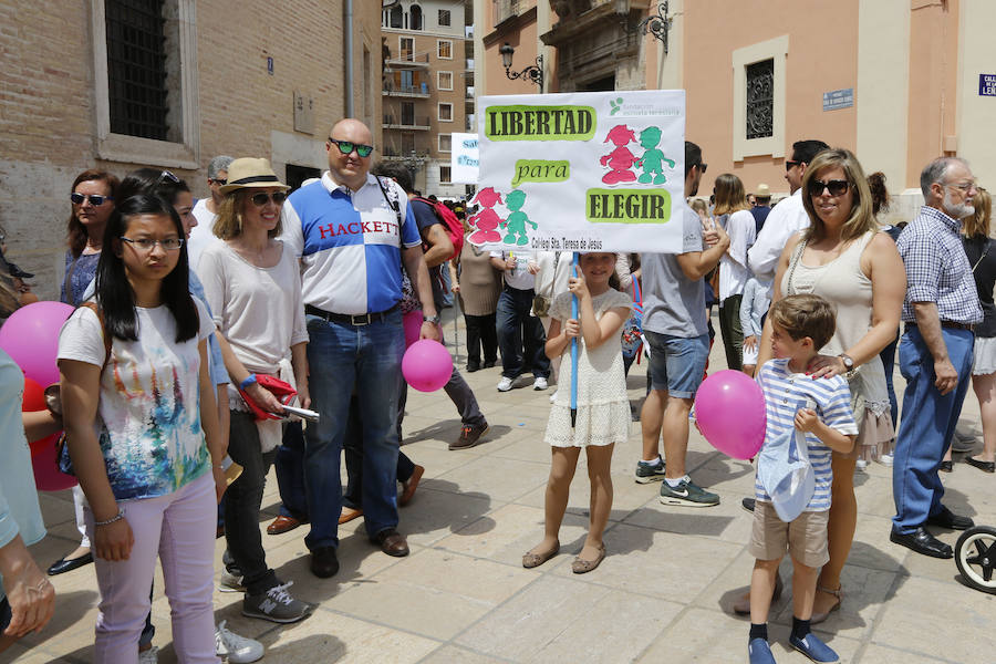 Familias y docentes piden «salvar» la escuela concertada