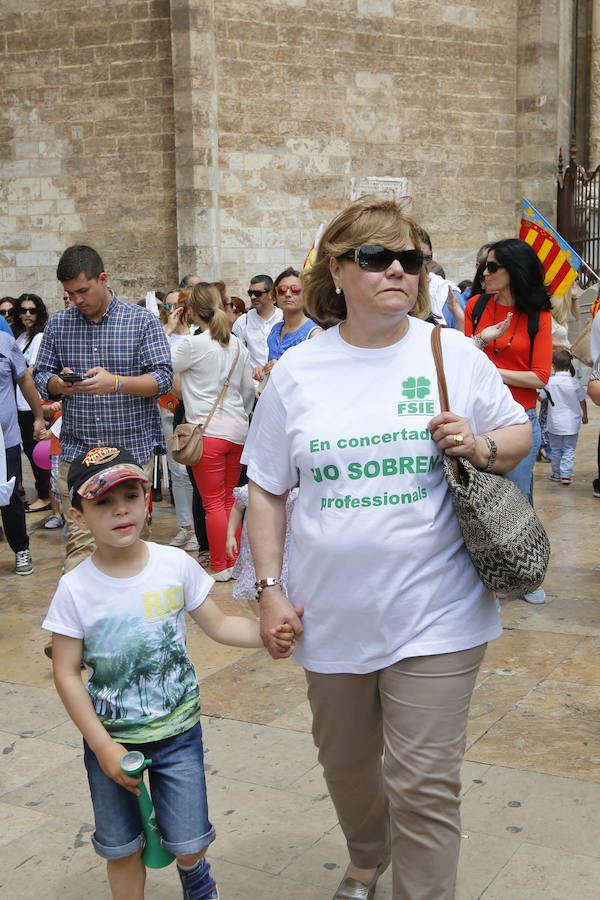 Familias y docentes piden «salvar» la escuela concertada