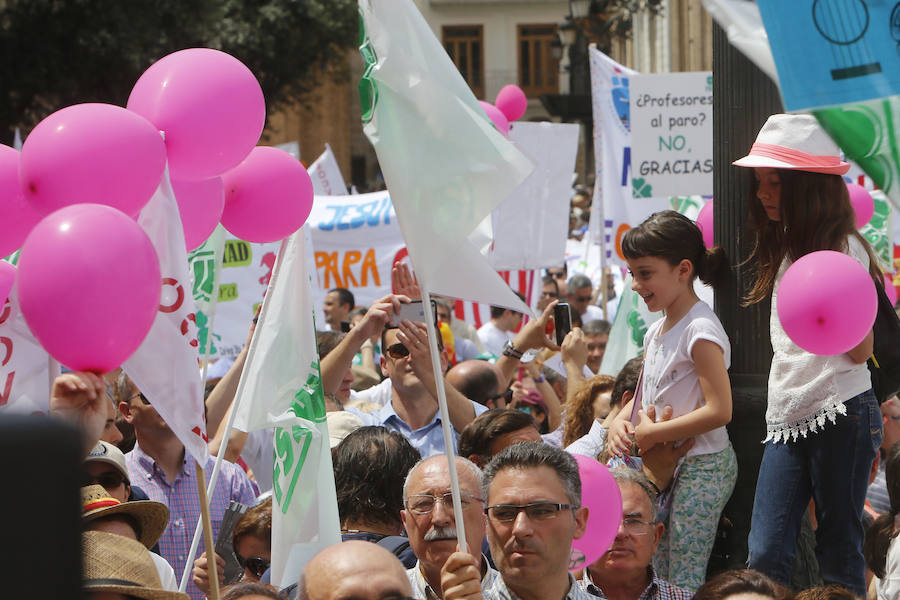 Familias y docentes piden «salvar» la escuela concertada