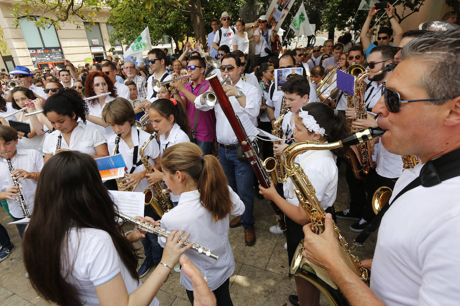 Familias y docentes piden «salvar» la escuela concertada