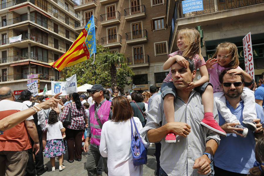 Familias y docentes piden «salvar» la escuela concertada