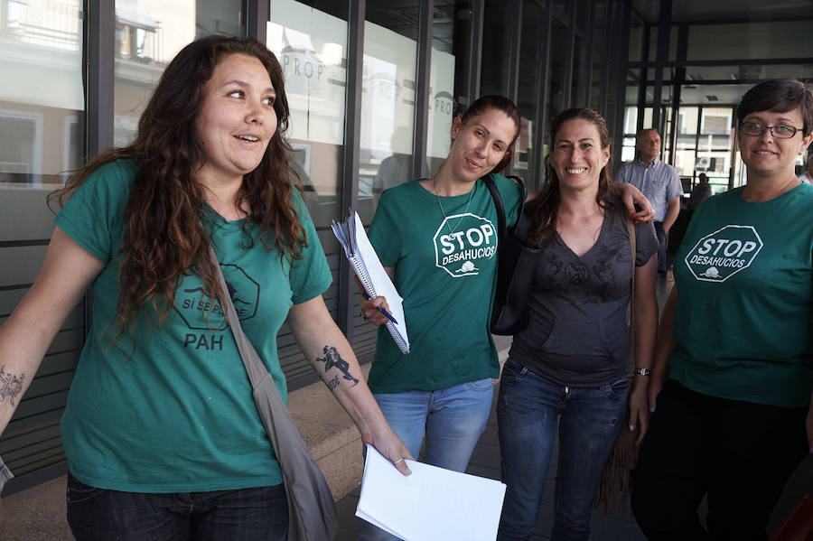 Reunión de la PAH con representantes de bancos y el Ayuntamiento