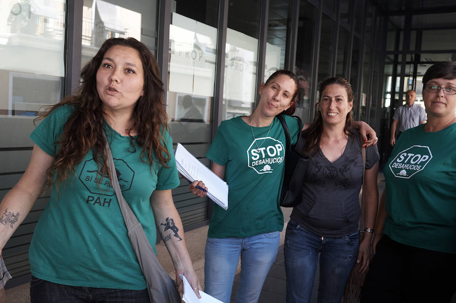 Reunión de la PAH con representantes de bancos y el Ayuntamiento