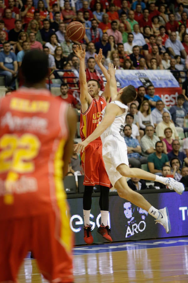 Milagro en el Palacio (91-87)