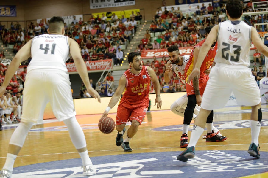 Milagro en el Palacio (91-87)