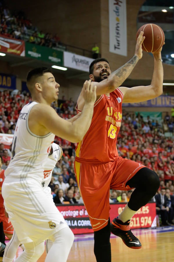 Milagro en el Palacio (91-87)