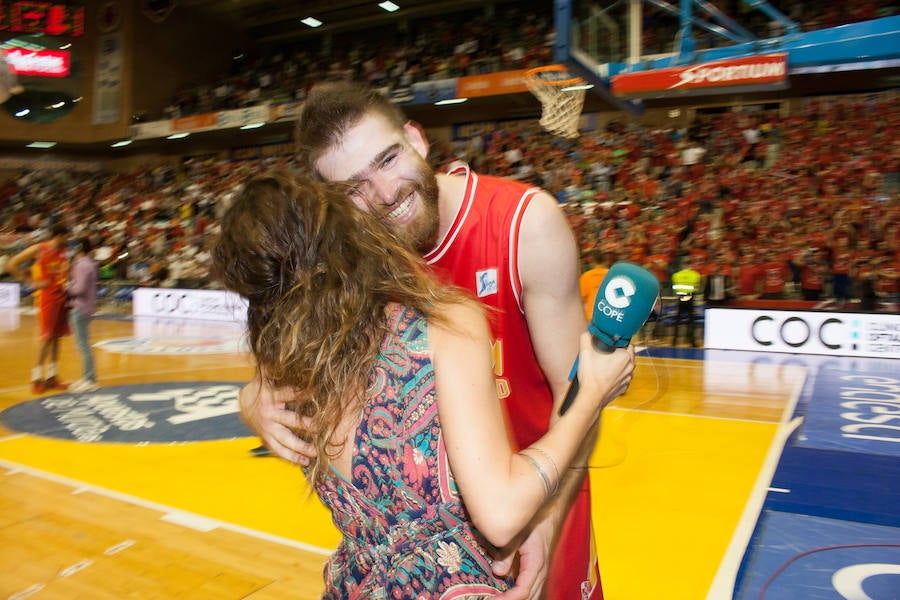 Milagro en el Palacio (91-87)