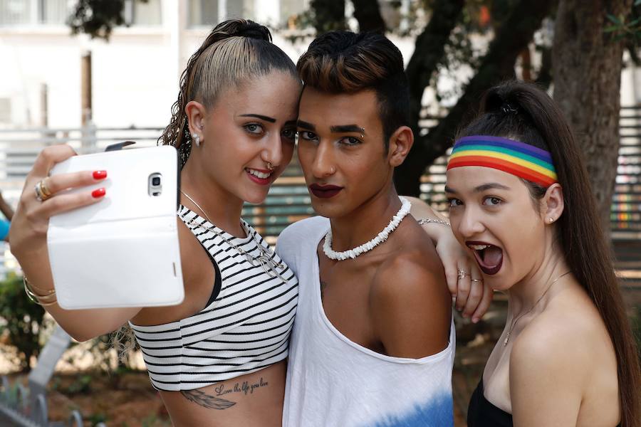 Disfraces coloridos inundan Tel Aviv