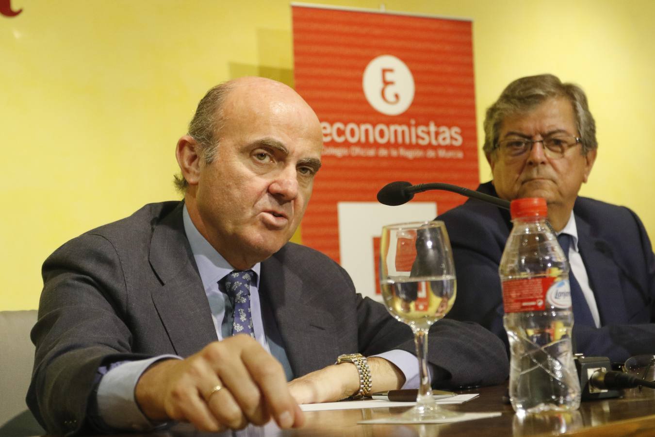 De Guindos participa en un acto de la Cámara de Comercio de Murcia