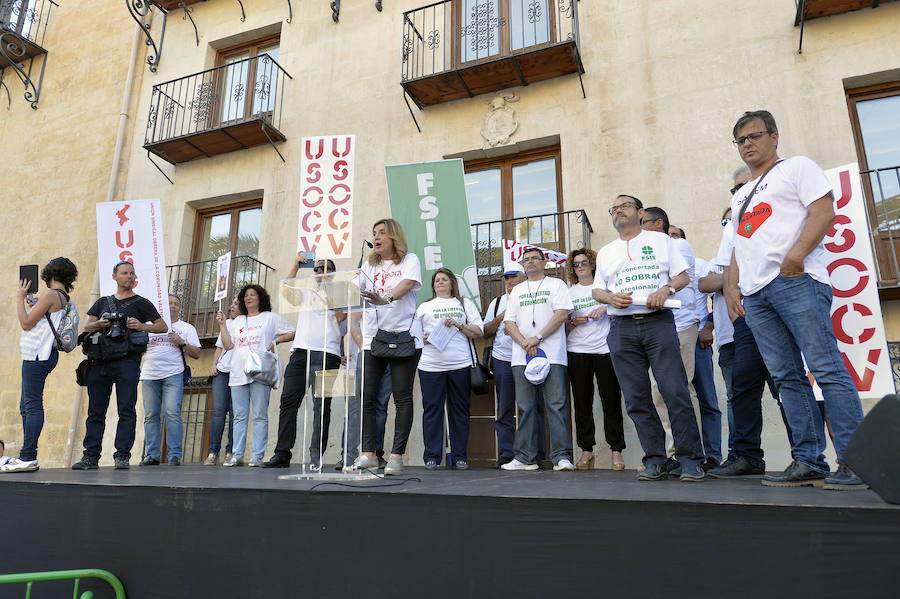 Miles de personas se concentran en Elche en defensa de la concertada