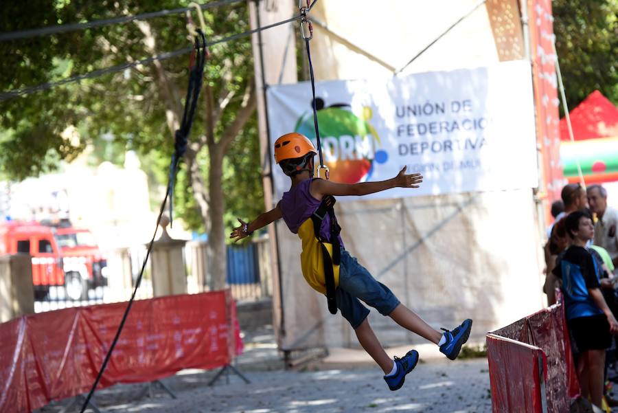 Diversión por tierra, agua y aire en el Día de la Región