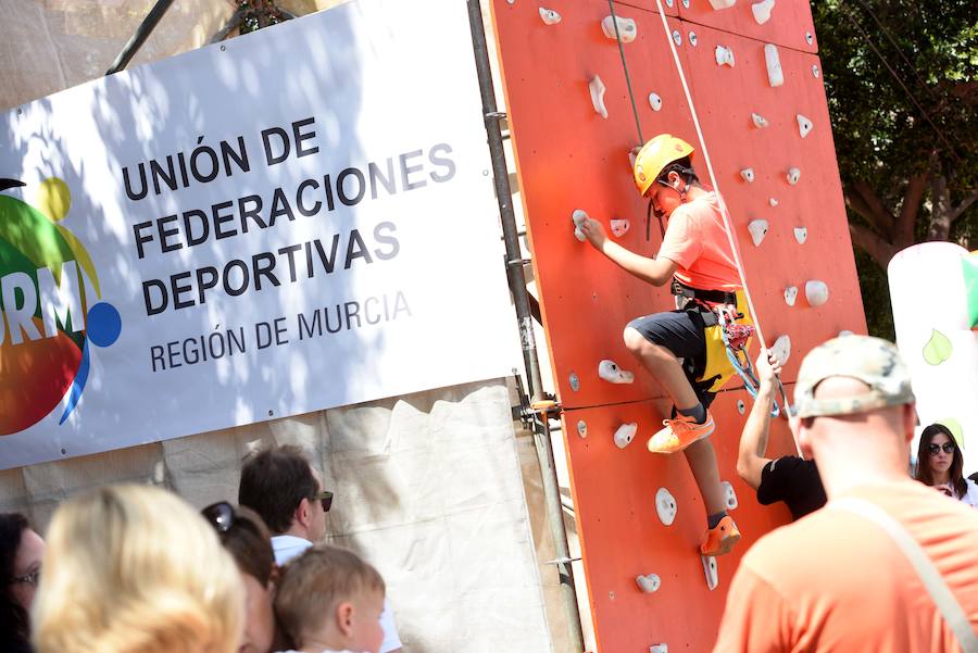 Diversión por tierra, agua y aire en el Día de la Región