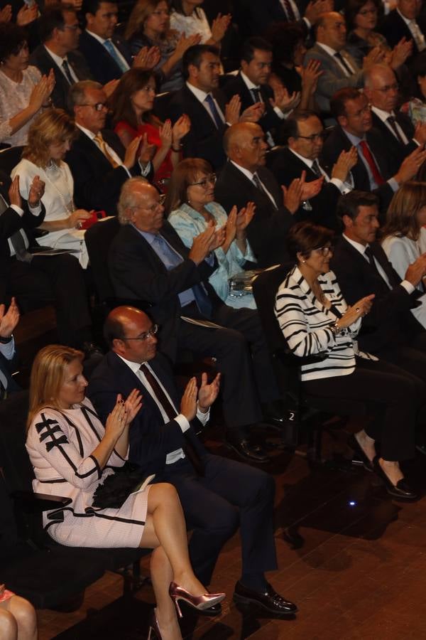Entrega de las medallas de oro en el Día de la Región
