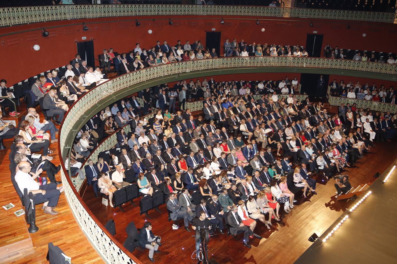 Entrega de las medallas de oro en el Día de la Región