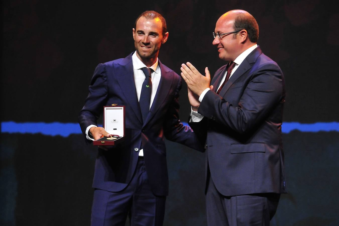 Entrega de las medallas de oro en el Día de la Región