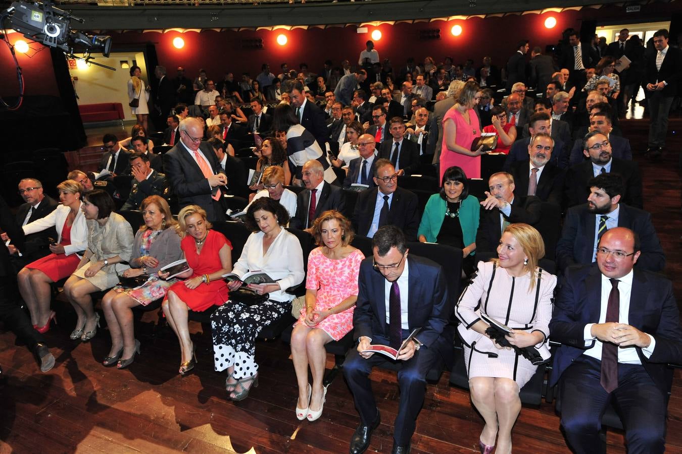 Entrega de las medallas de oro en el Día de la Región