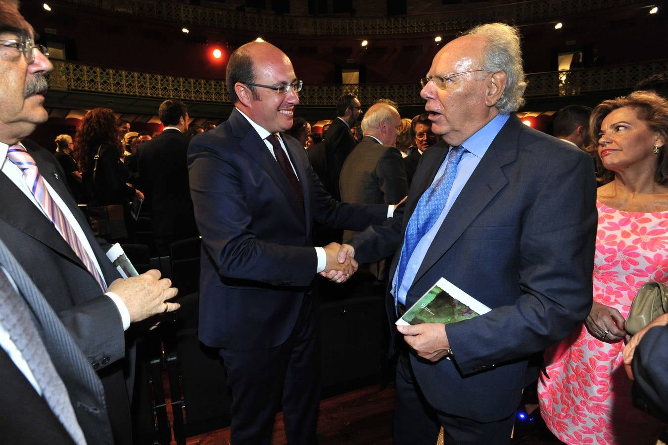 Entrega de las medallas de oro en el Día de la Región