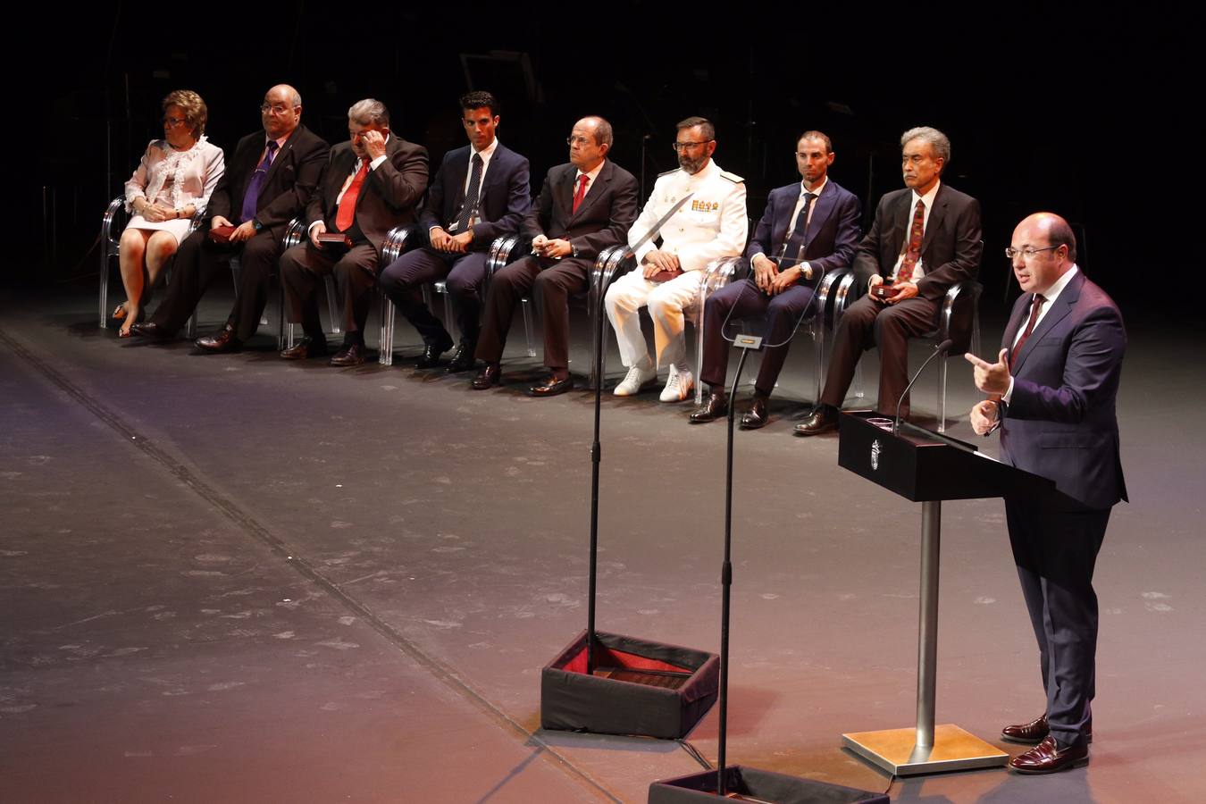 Entrega de las medallas de oro en el Día de la Región