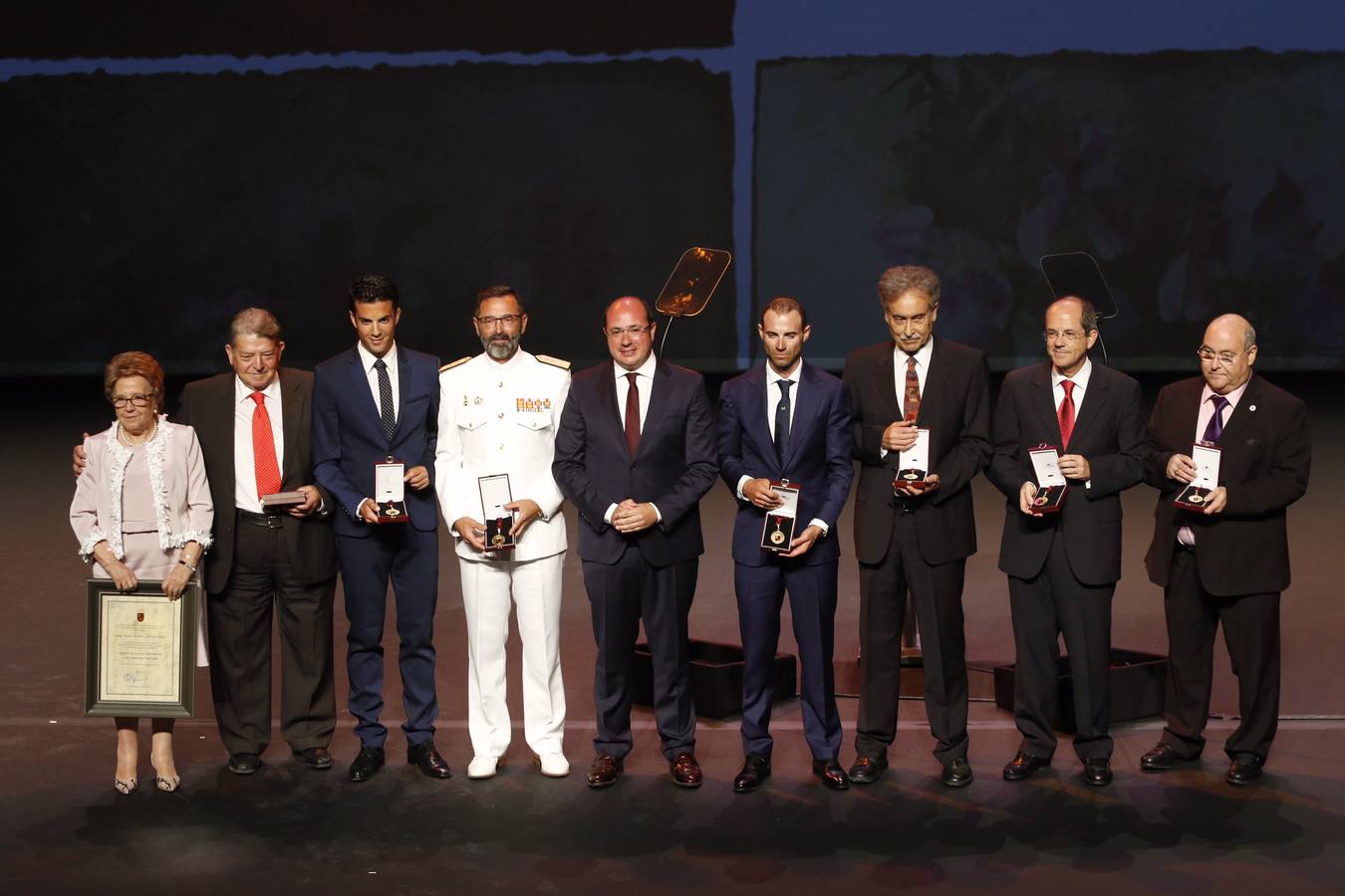 Entrega de las medallas de oro en el Día de la Región