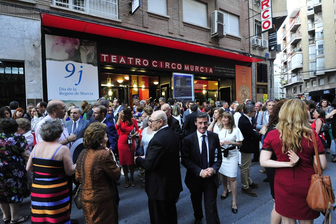 Entrega de las medallas de oro en el Día de la Región
