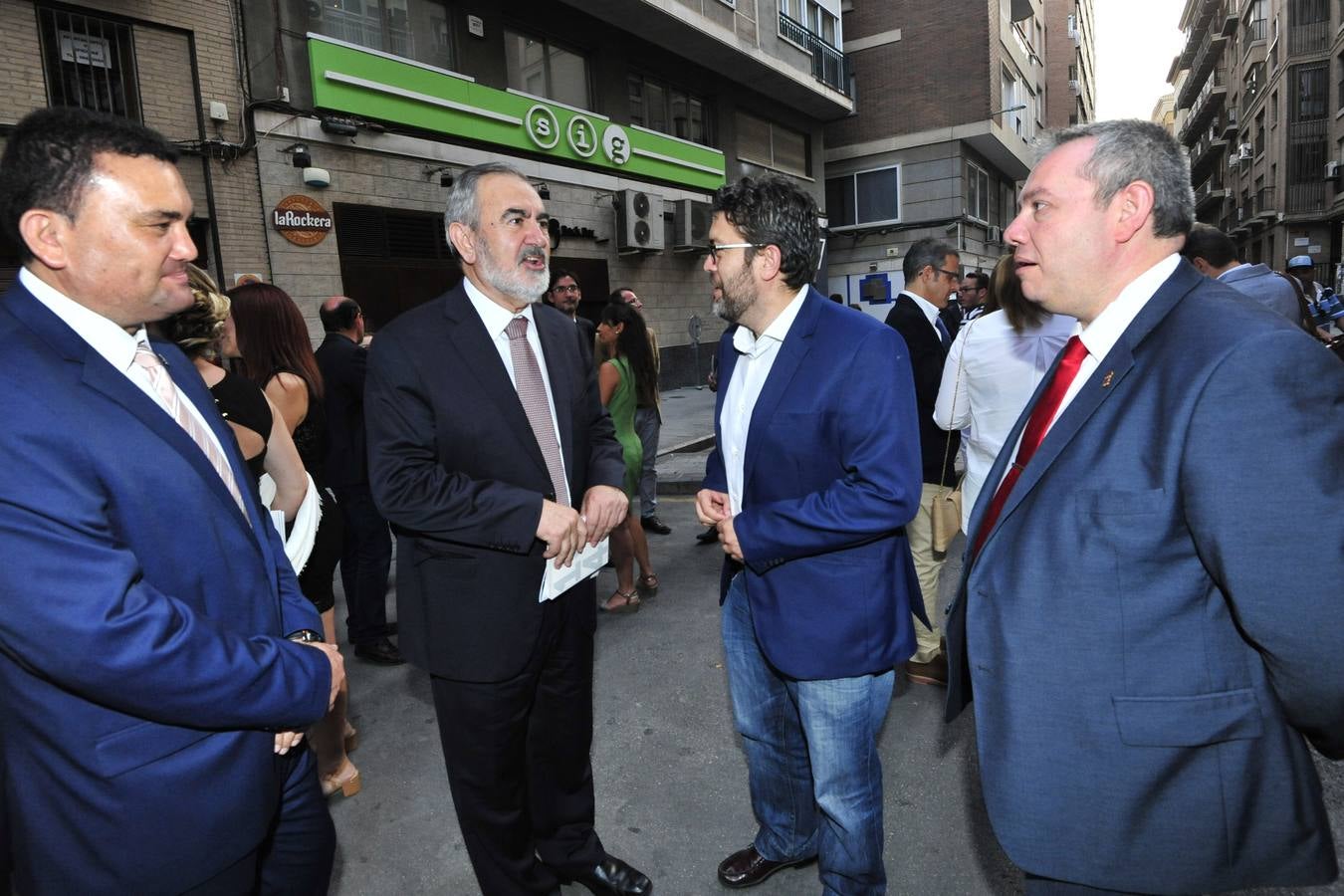 Entrega de las medallas de oro en el Día de la Región