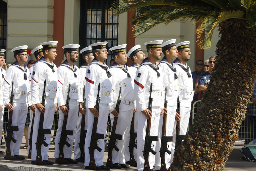 La Patrulla Acrobática de Paracaidismo del Ejército del Aire celebra el Día de la Región