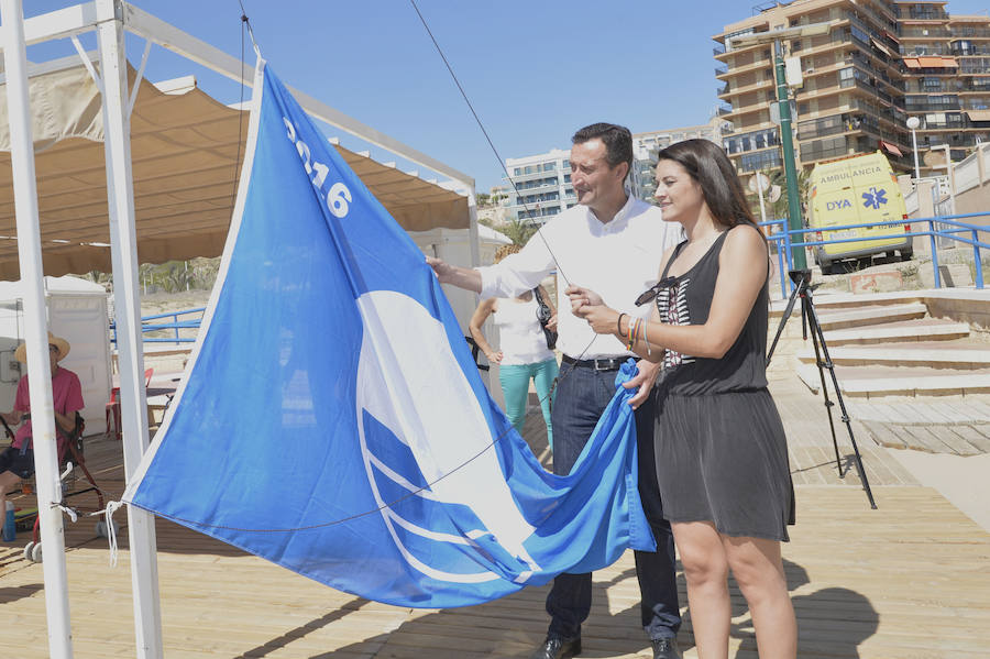 Una playa de Elche consigue otra bandera azul