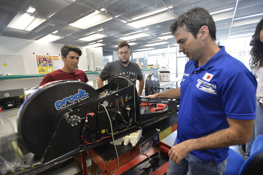 Estudiantes de la UMH diseñan un vehículo para recorrer 2.000 kilómetros con un litro de etanol