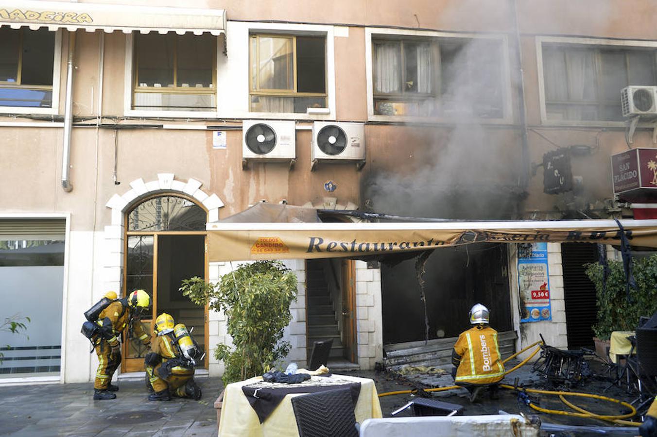 Un incendio destruye una pizzería en Elche junto al Centro de Congresos