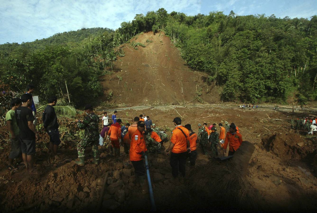 La tierra sepulta la isla de Java