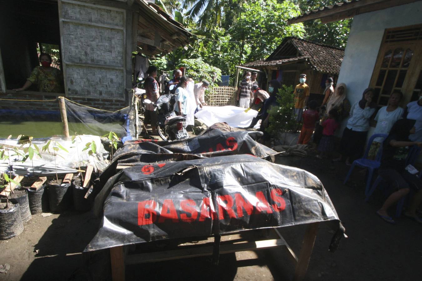 La tierra sepulta la isla de Java