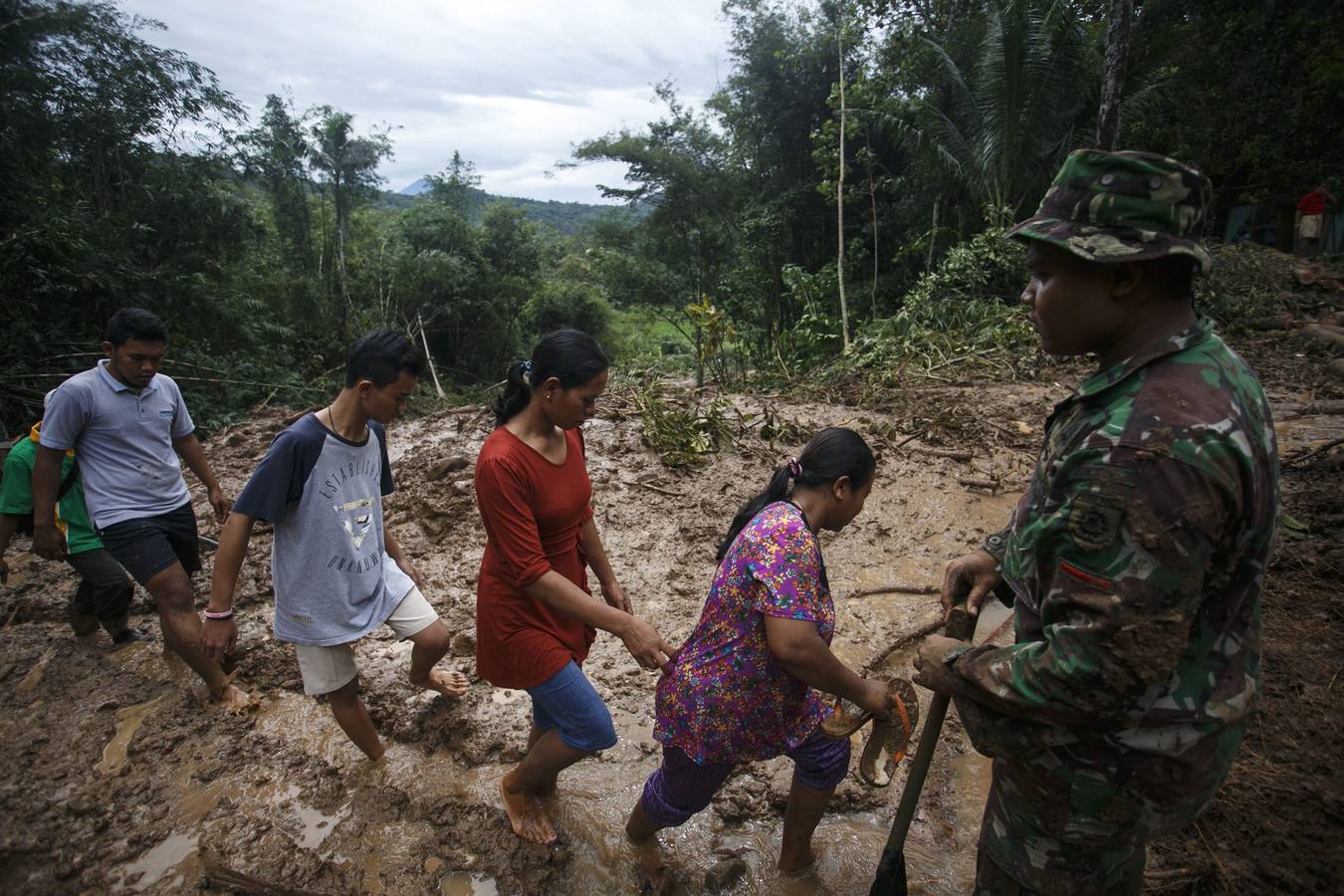 La tierra sepulta la isla de Java