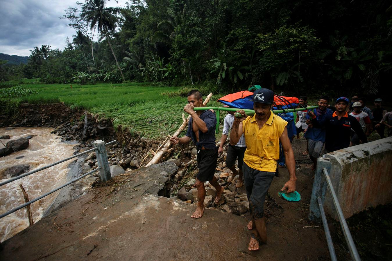 La tierra sepulta la isla de Java