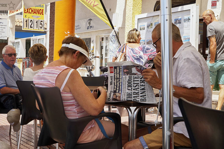 Ciudadanos británicos residentes en la Vega Baja reciben las noticias del &#039;Brexit&#039;