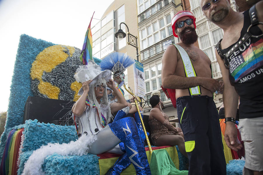 Las banderas arcoíris y de Estados Unidos se hermanan en Cartagena