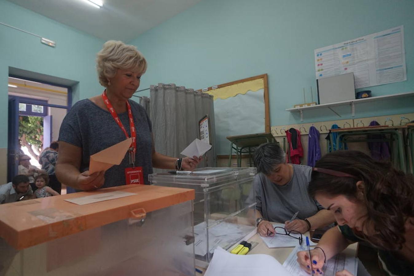 Candidatos de la Vega Baja votando