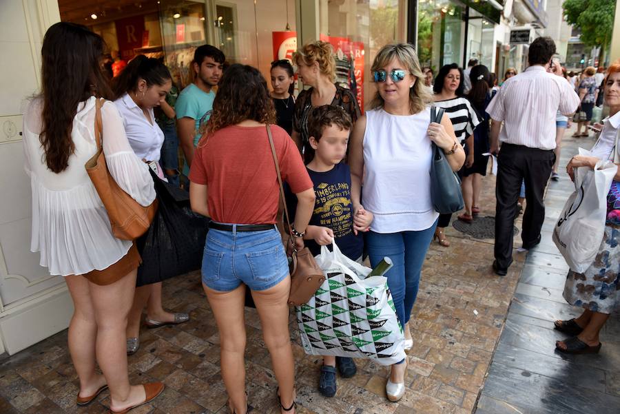 El intenso calor resta clientes a las tiendas en el primer día de rebajas