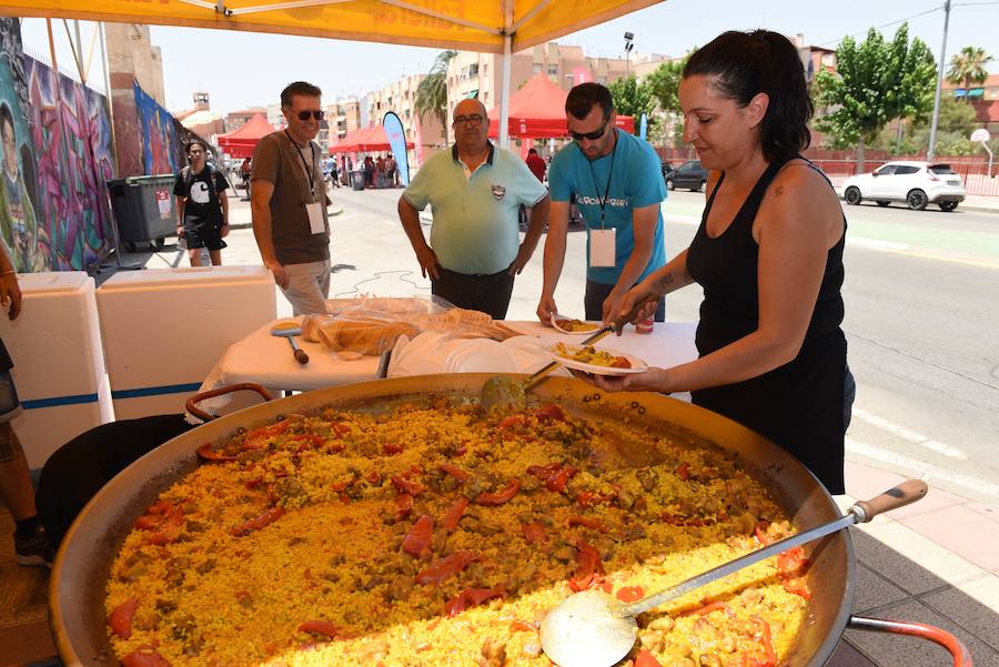 Una veintena de grafiteros decoran las antiguas cocheras de Latbus
