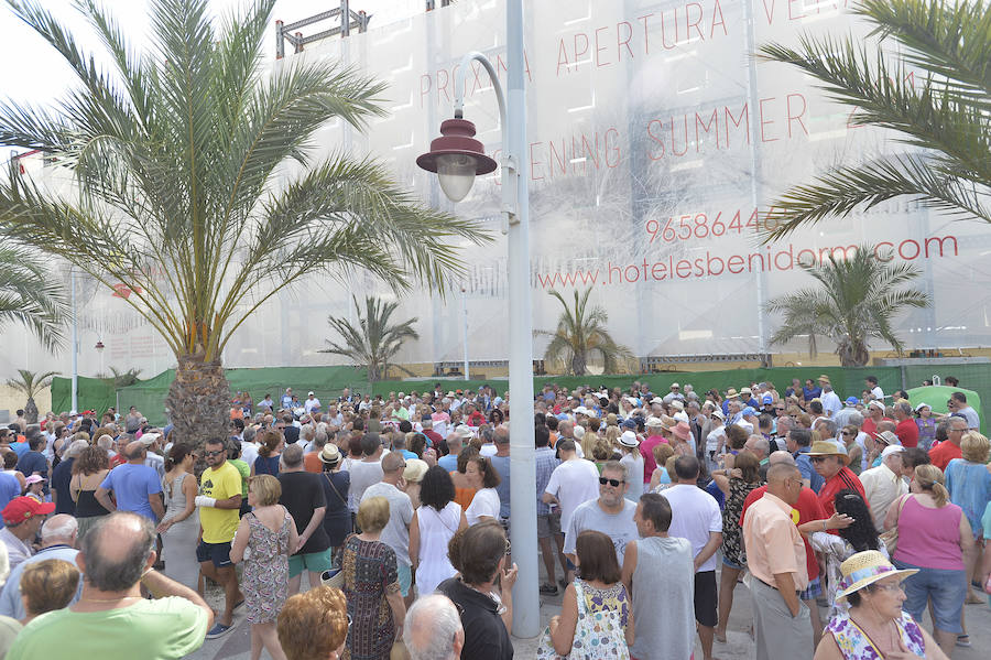 Apoyo vecinal al Hotel Arenales del Sol en Elche