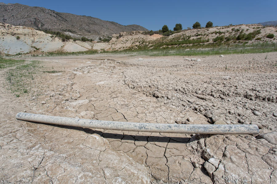 Sequía en el pantano del Amadorio, en Villajoyosa