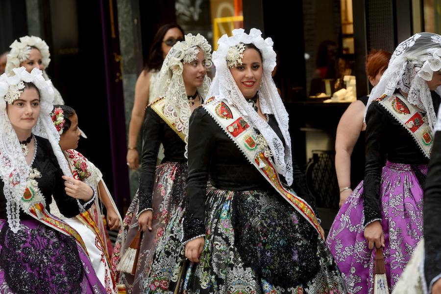 Elda deslumbra con sus falleras