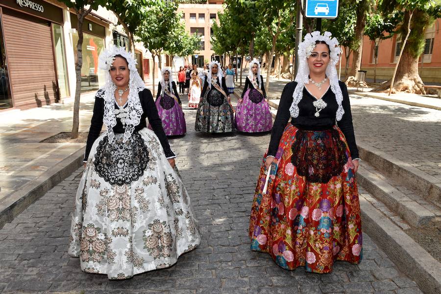 Elda deslumbra con sus falleras