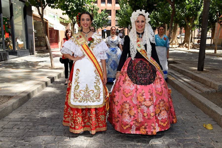 Elda deslumbra con sus falleras