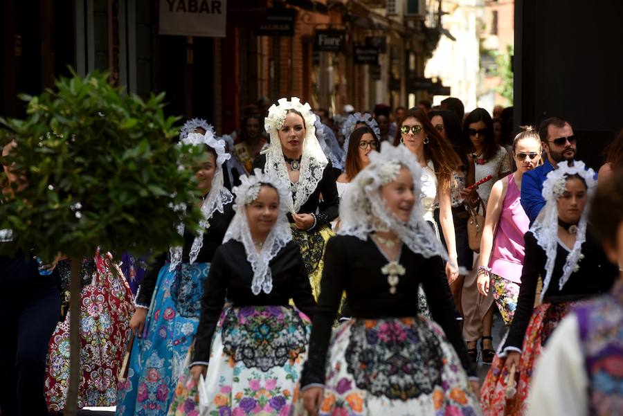 Elda deslumbra con sus falleras